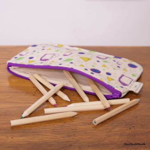 T&ograve;he purple picture pencil case