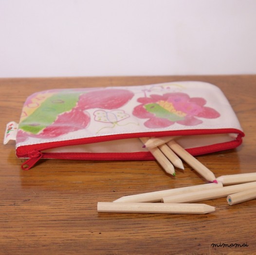 T&ograve;he laminated summer's day pencil case