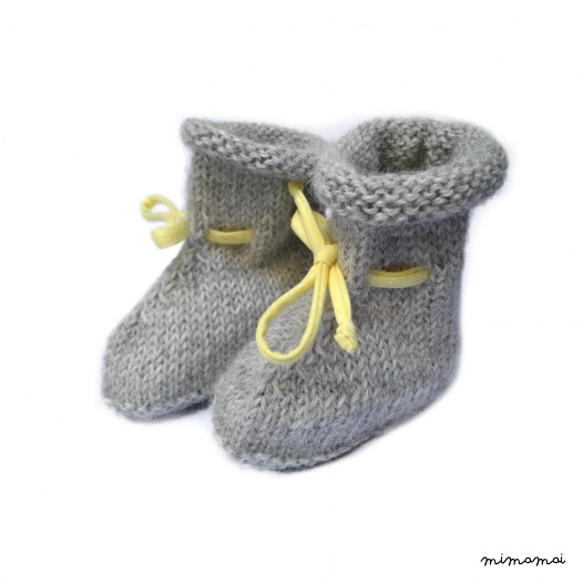 Chaussons bottines alpaga grise et ruban jaune &agrave; pois blancs