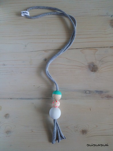 COLLANA MjMj doll, in legno naturale dipinta a mano