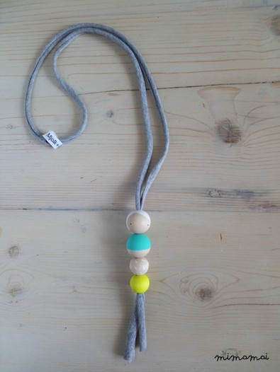COLLANA MjMj doll fluo 4 sfere, in legno naturale dipinta a mano
