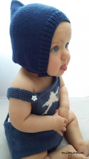 Knitted baby hat, baby pixie cap in Navy blue merino wool with button closure 0-6 months
