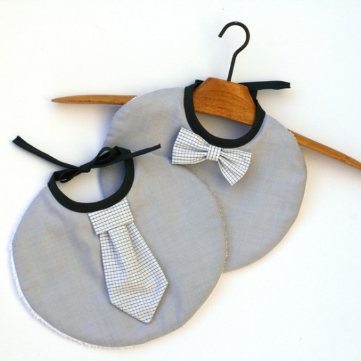 mode-bebe-bavoir-chic-noeud-papillon-gris-cla-17194175-bavoir-chic-cra6015-8198a_570x0