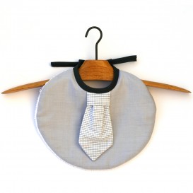 Bavoir-chic-cravate-bebe-garcon-gris-carreaux-1