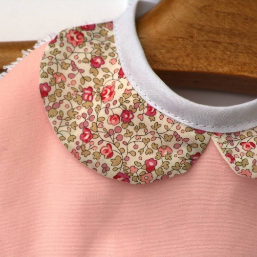 Bavoir-chic-col-Claudine-Liberty-Eloise-rose-3