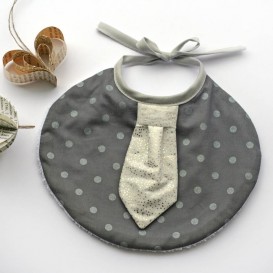 Bavoirs-de-Noel-gros-pois-gris-cravate-ecrue-2