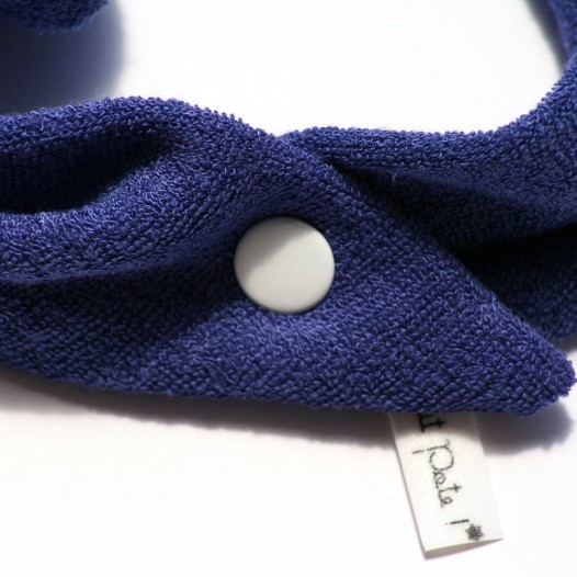 Bavoir-bandana-bleu-bouclette-3