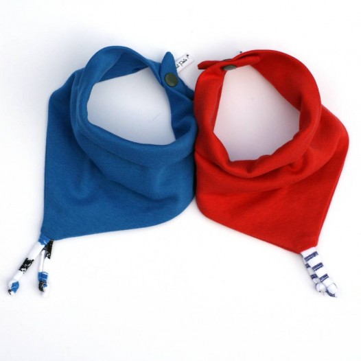 Duo-bavoirs-bandanas-rouge-bleu-1