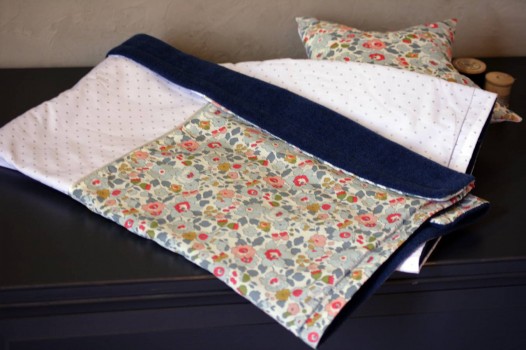 Couverture-bebe-Liberty-Betsy-porcelaine-polaire-marine-toronto-4