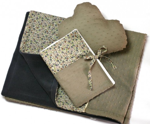 Coffret-naissance-bebe-Liberty-gris-taupe-couverture-coussin-carnet-sante-1