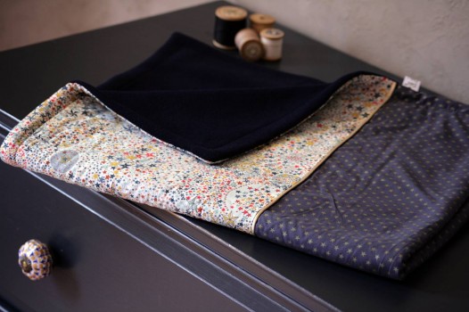 Couverture-bebe-Liberty-Adelajda-mulitcolore-polaire-marine-8