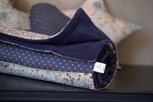 Couverture-bebe-Liberty-Adelajda-mulitcolore-polaire-marine-7