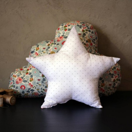 Coussin-etoile-Liberty-Betsy-porcelaine-pois-argent-5