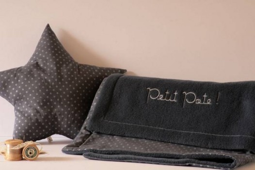 Couverture-bebe-naissance-polaire-coton-etoiles-encre-2-Copier
