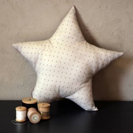Coussin-etoile-brume-pois-figue-1