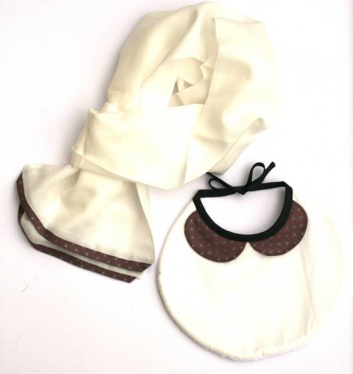 cadeau-maman-bebe-foulard-bavoir-etoiles-figue-ecru-3