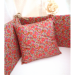 Coussin en Liberty Betsy fluo thé et coton beige déhoussable