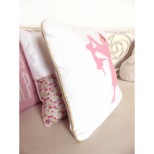 coussin-en-coton-blanc-ananas-dore-pailletssse-dehoussable-.jpg