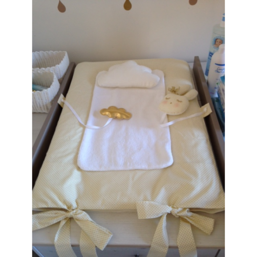 housse-de-matelas-a-langer-creme-pois-dore-et-ses-petits-acczzzzessoires-.jpg
