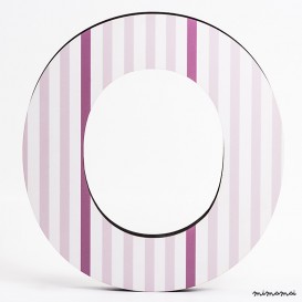 lettera in legno O - trama righe verticali rosa