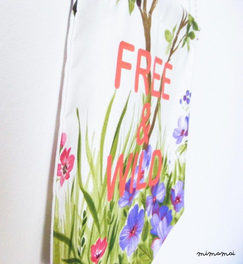 Single hanging banner lettering Free & Wild