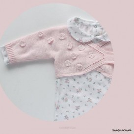 Maglia bambino cache-coeur in morbido rosa con fiori all'uncinetto per una bambina.