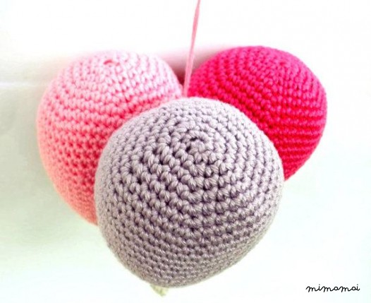 Balloon decoration for baby girl's nursery, pink lilac and hot pink balloons with mouse