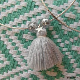 Collier "Magic Pom Pom" gris