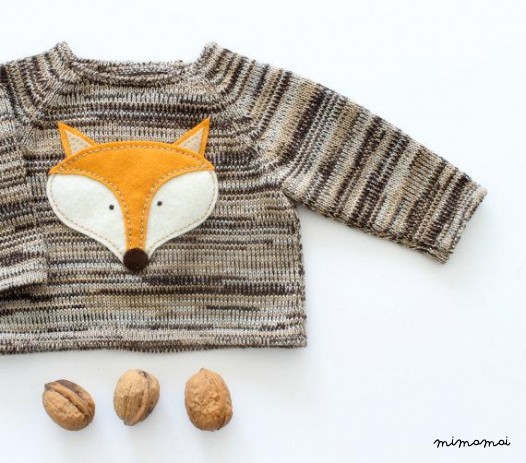 Maglia bambino insieme. Maglione e pantaloni a costine. Marrone, cammello, perla.