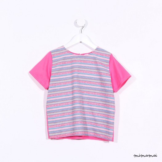 Boxy T-Top in pink stripes.