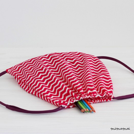 Mochila infantil zig zag fucsia