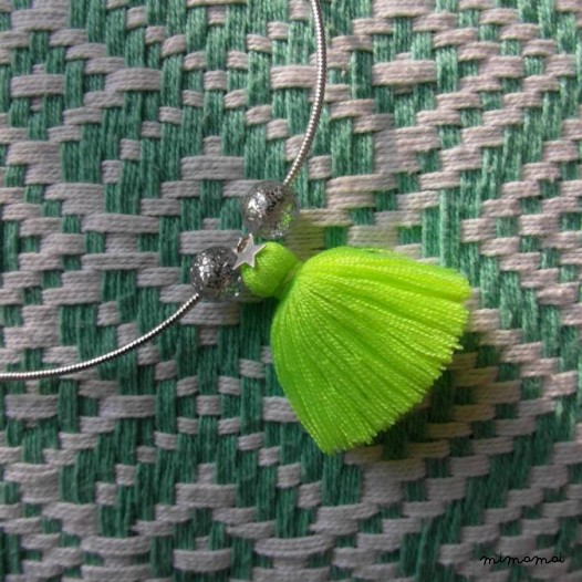 Collier "Magic Pom Pom" vert fluo