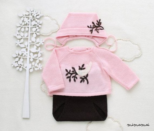 Maglia bambino insieme. Maglia, copertura del pannolino, cap. Rosa e marrone. Uccello di feltro.