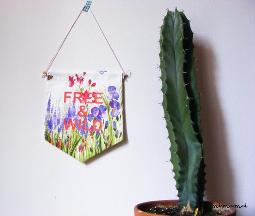 Single hanging banner lettering Free & Wild