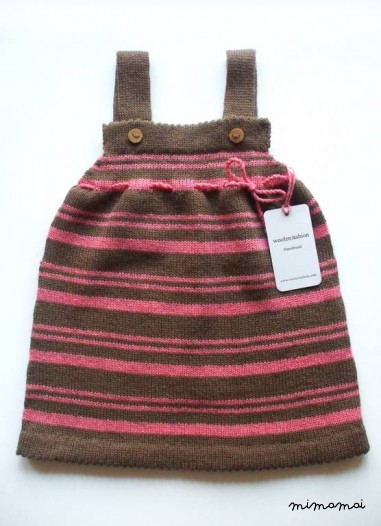 Babygirls/Girls knitted lambswool sleeveless Dress with oak buttons