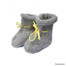 Chaussons bottines alpaga grise et ruban jaune &agrave; pois blancs