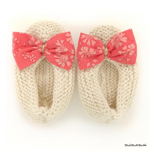 Chaussons ballerines &eacute;cru n&oelig;ud tissu liberty fleuri corail