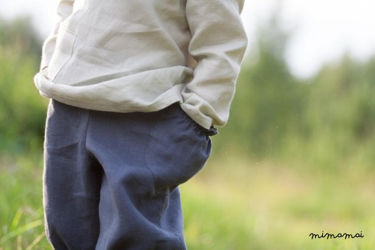 Linen grey ruffled capri pants with puffed pocket