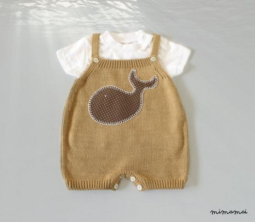 Tuta in maglia in cammello con una balena. 100% cotone. Dimensioni di READY TO SHIP 1-3 mesi