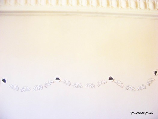 POLAR BEAR PAPER GARLAND