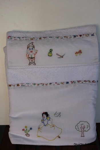 Snow White set 2 asciugamani bagnetto e mano, ricamato a mano, regalo di Natale