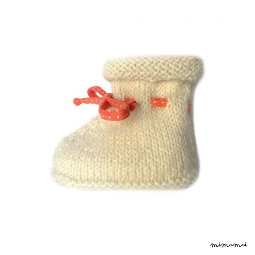 Chaussons bottines alpaga &eacute;cru et ruban orange pois blancs