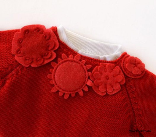 Maglia bambino vestito in rosso con fiori di feltro. 100% lana merino.