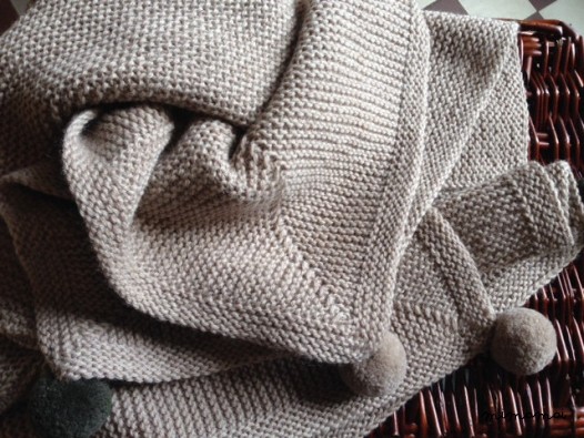Coperta con pon pon