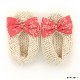 Chaussons ballerines &eacute;cru n&oelig;ud tissu liberty fleuri corail