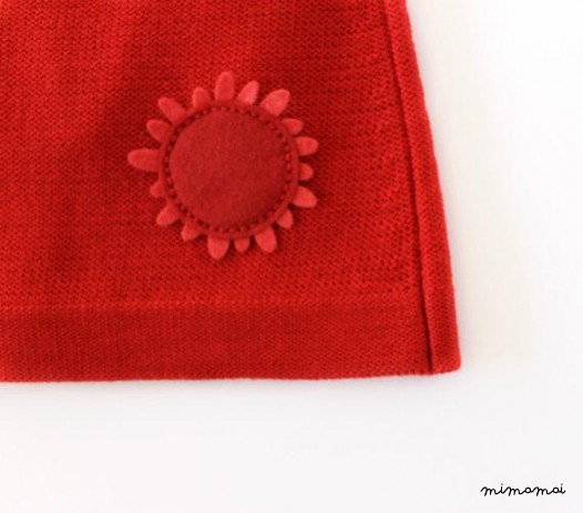 Maglia bambino vestito in rosso con fiori di feltro. 100% lana merino.