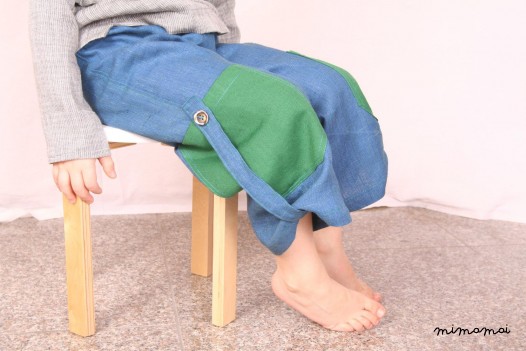 Linen emerald blue long shorts with green pockets