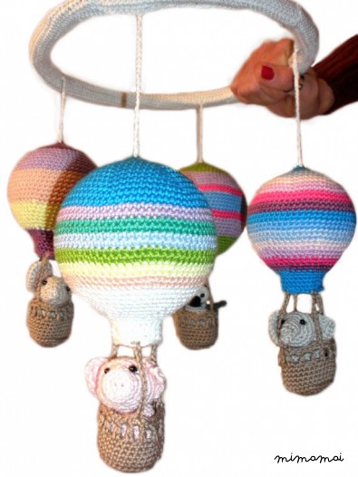 baby mobile, hot air balloon nursery