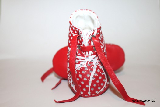 SALE 3 - 6 Months Slippers / Baby Shoes Lamb Leather White - Red Christmas