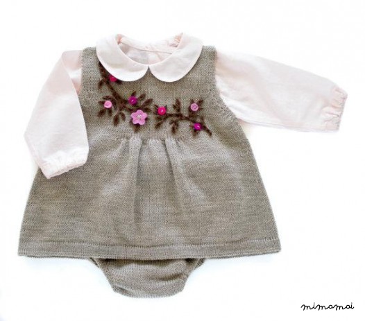 maglia baby dress set e copertura del pannolino. Taupe. Fiori del feltro.
